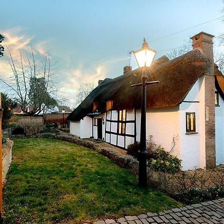 Thatched Cottage In Shottery- 22 Church Lane Exterior photo